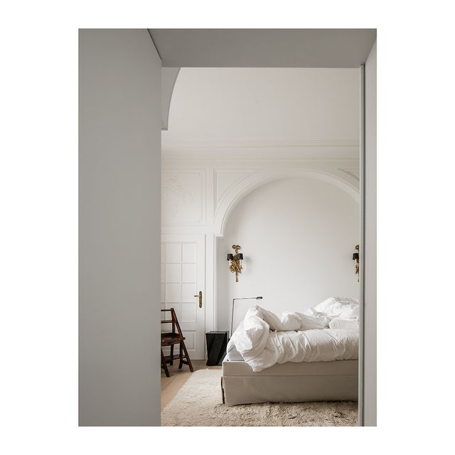 Have a bedroom that you delight in welcoming each day and bidding farewell to as you retire for restful slumber.

#design #interiordesign #luxuryhome #HomeDesign #bedroomdesign #architecturelovers